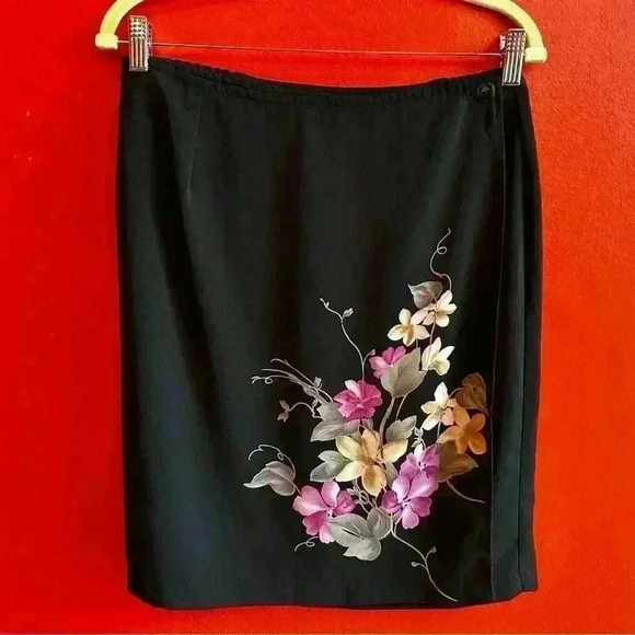 Vintage 90s black floral wrap front skirt size Small - Picture 1 of 7